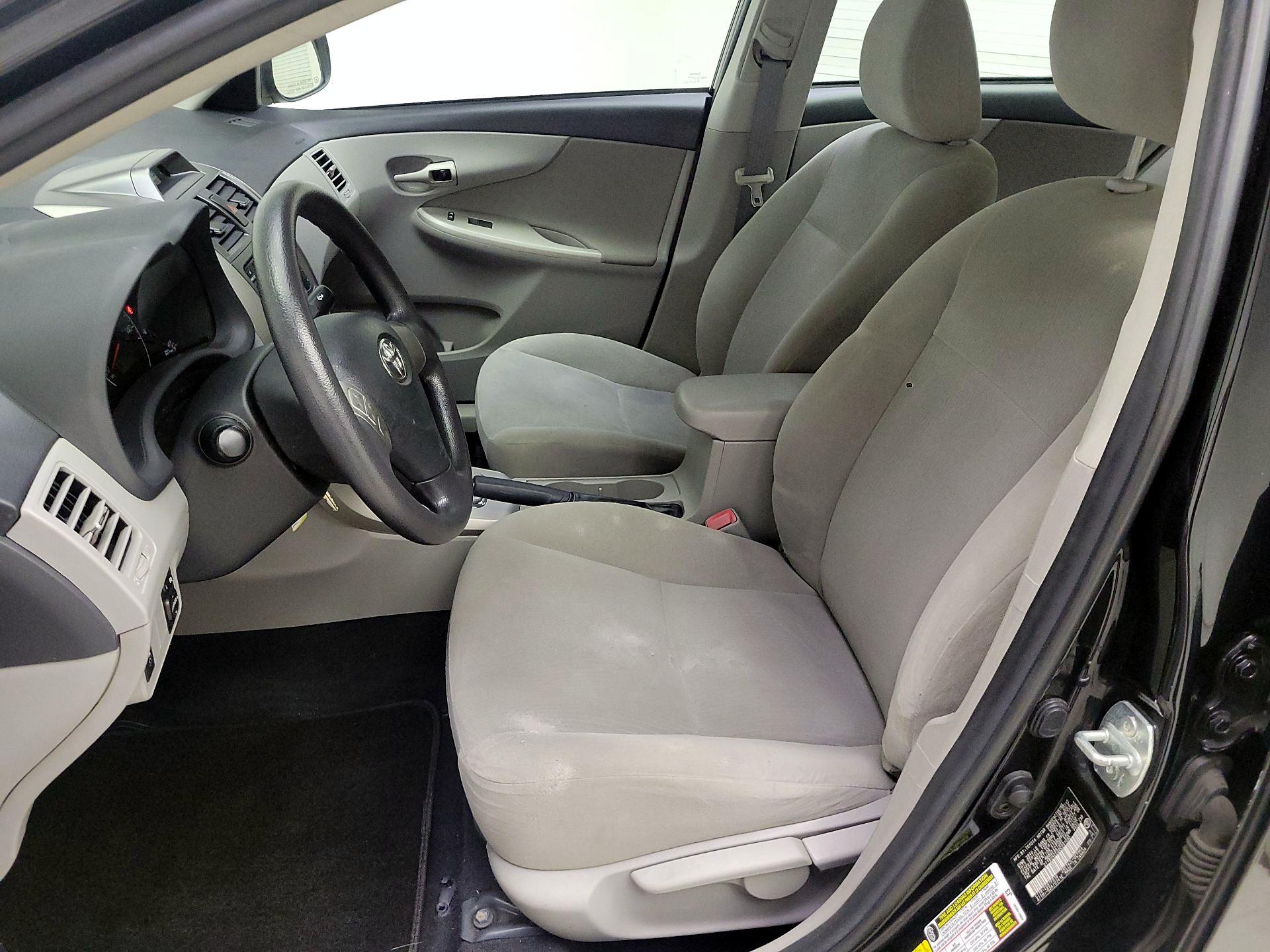 Thumbnail: 2013 Toyota Corolla - 11