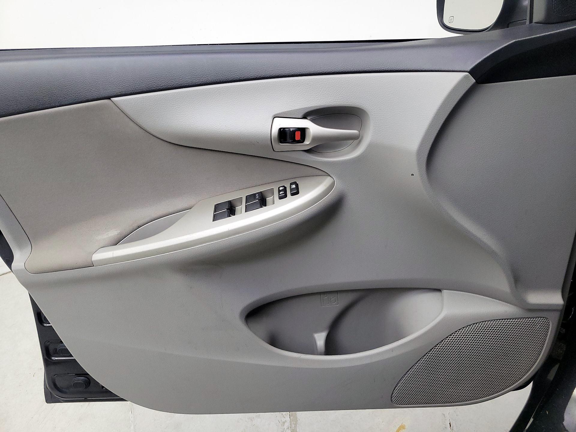 Thumbnail: 2013 Toyota Corolla - 12
