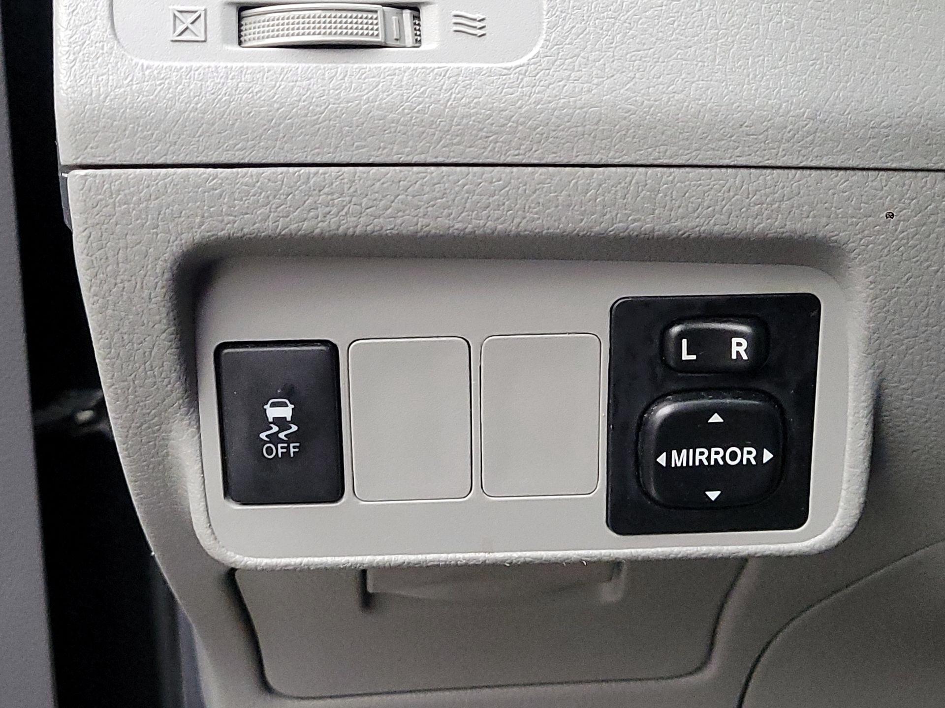 Thumbnail: 2013 Toyota Corolla - 13