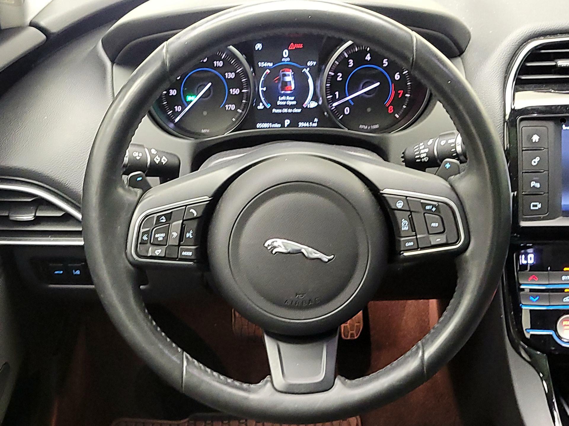 Thumbnail: 2018 Jaguar XE - 10