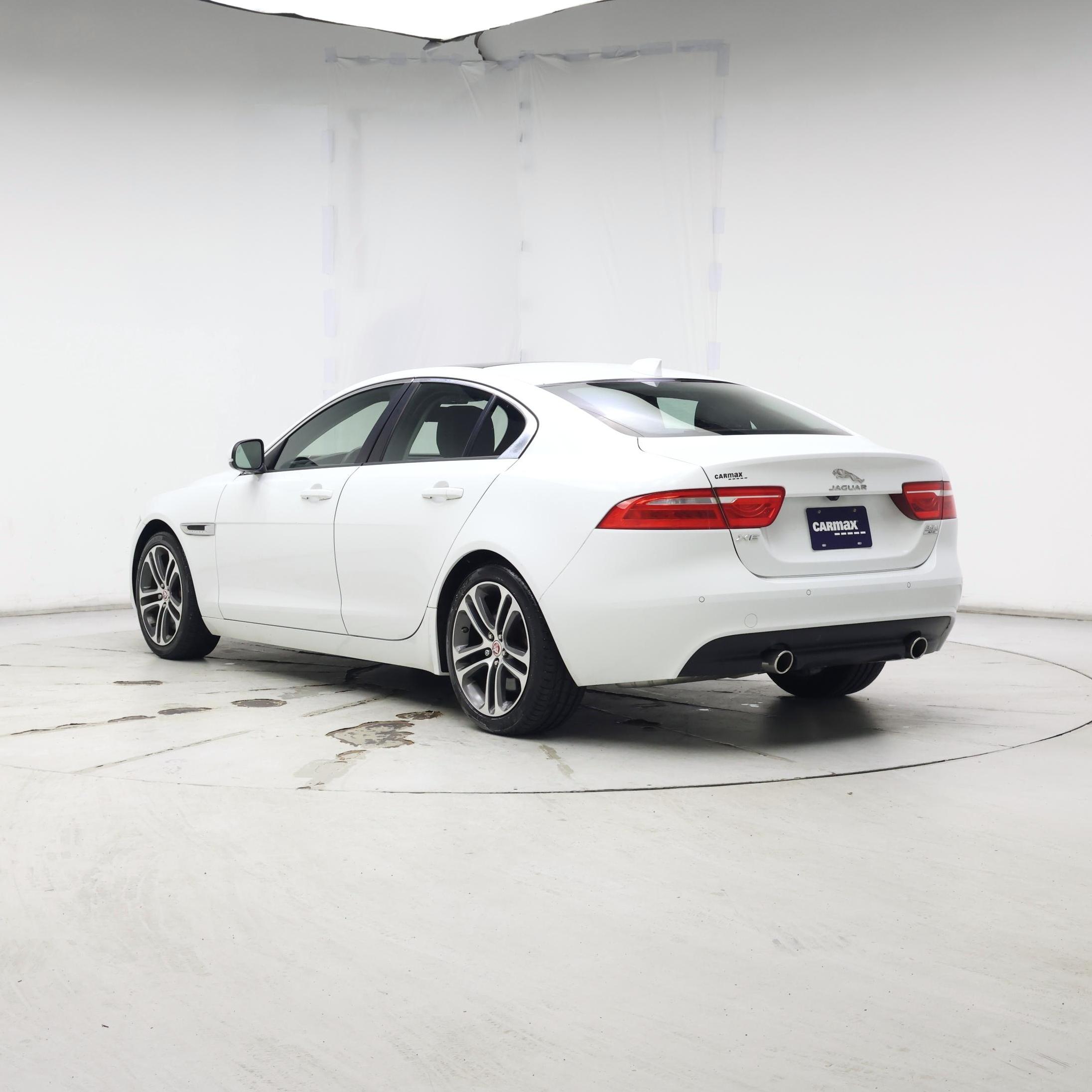 Thumbnail: 2018 Jaguar XE - 2