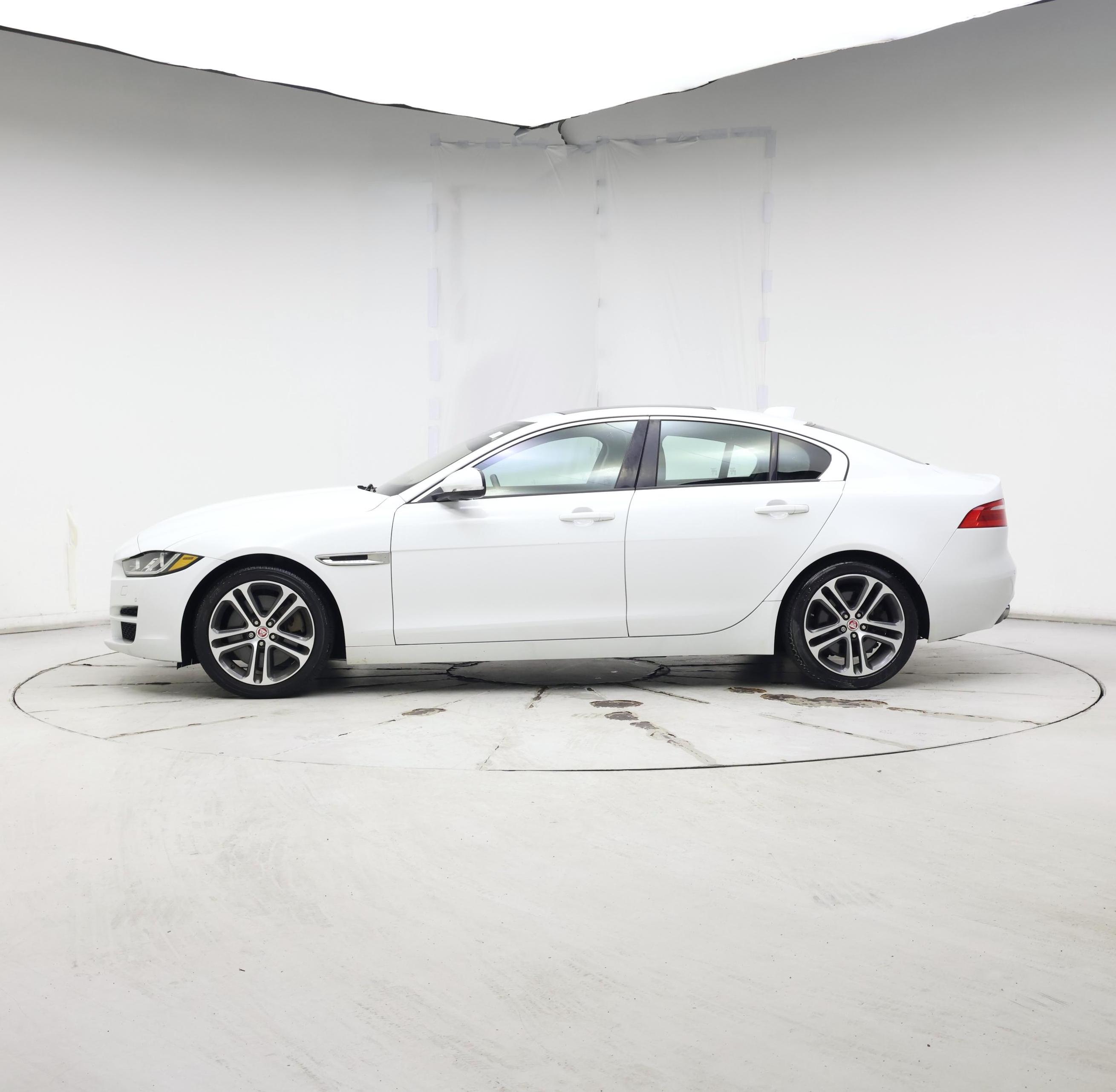Thumbnail: 2018 Jaguar XE - 3