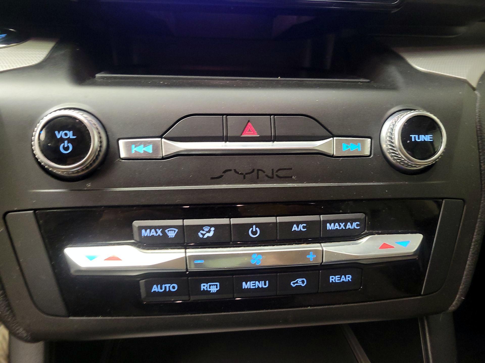 Thumbnail: 2020 Ford Explorer - 16