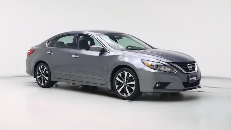 2016 Nissan Altima SR Hero Image