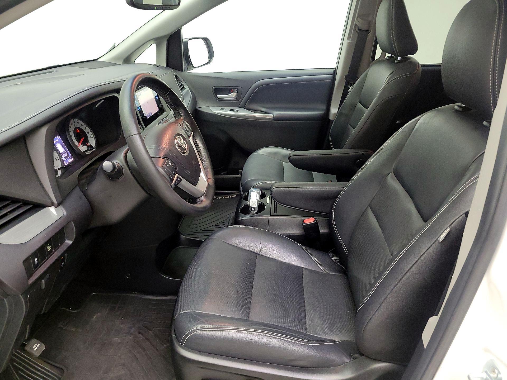 Thumbnail: 2016 Toyota Sienna - 11