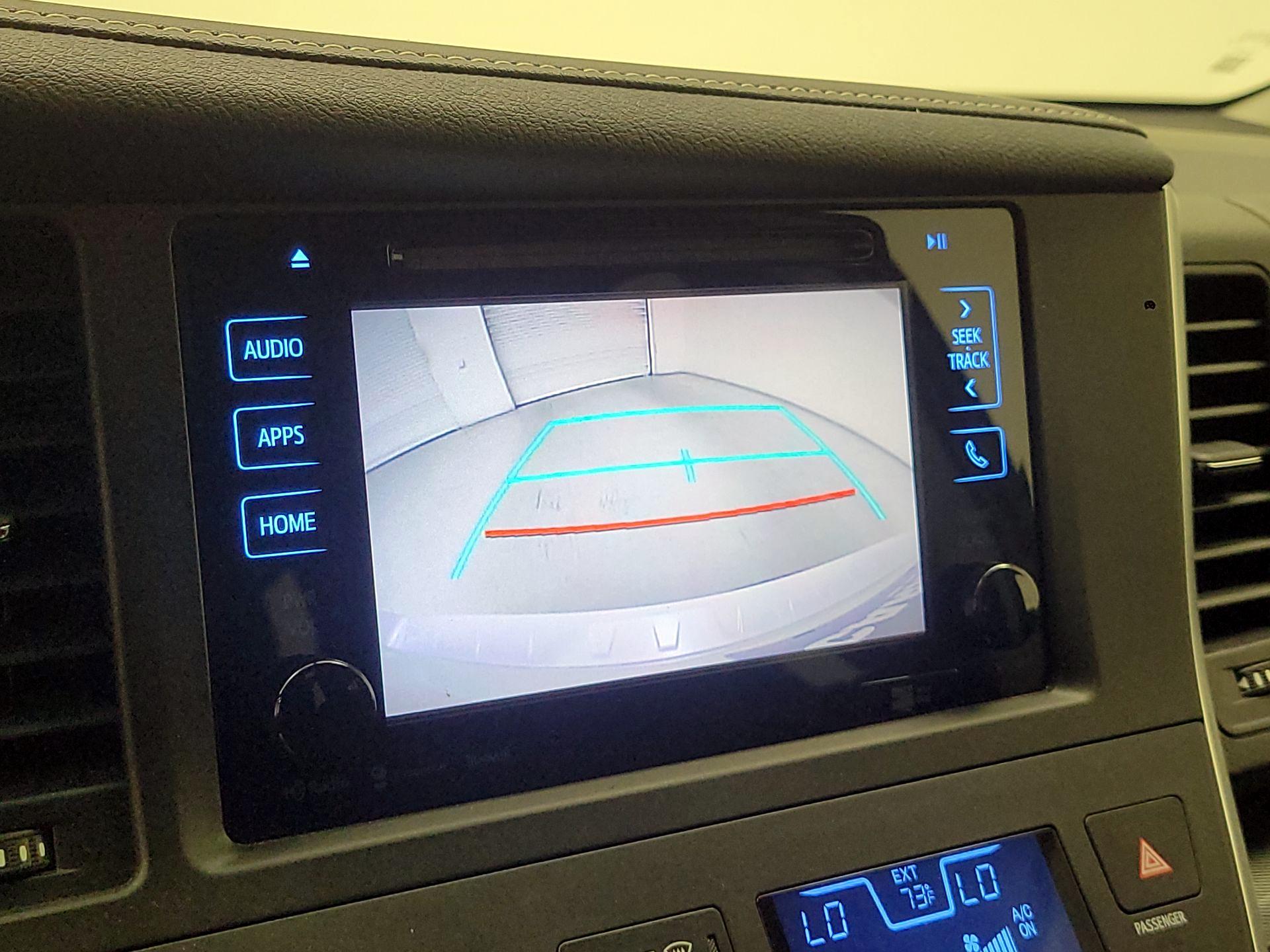 Thumbnail: 2016 Toyota Sienna - 15