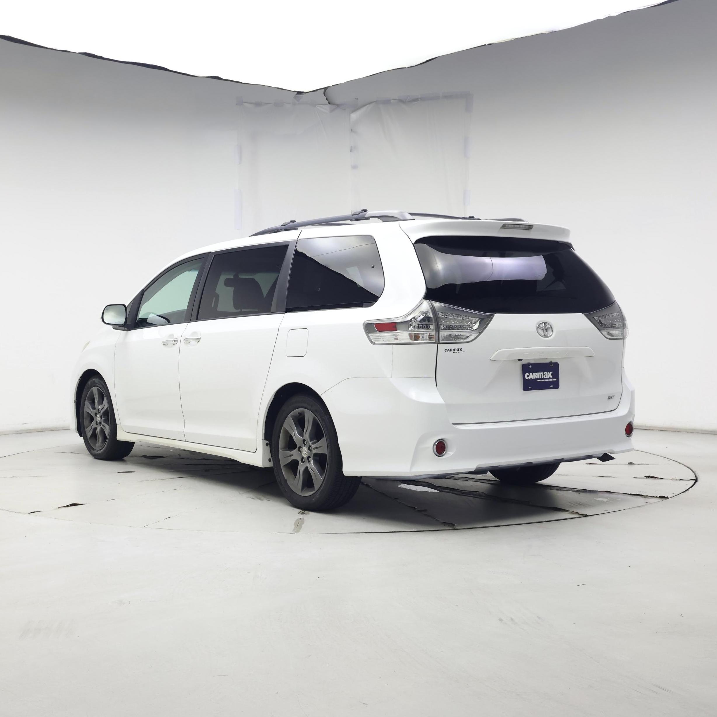 Thumbnail: 2016 Toyota Sienna - 2