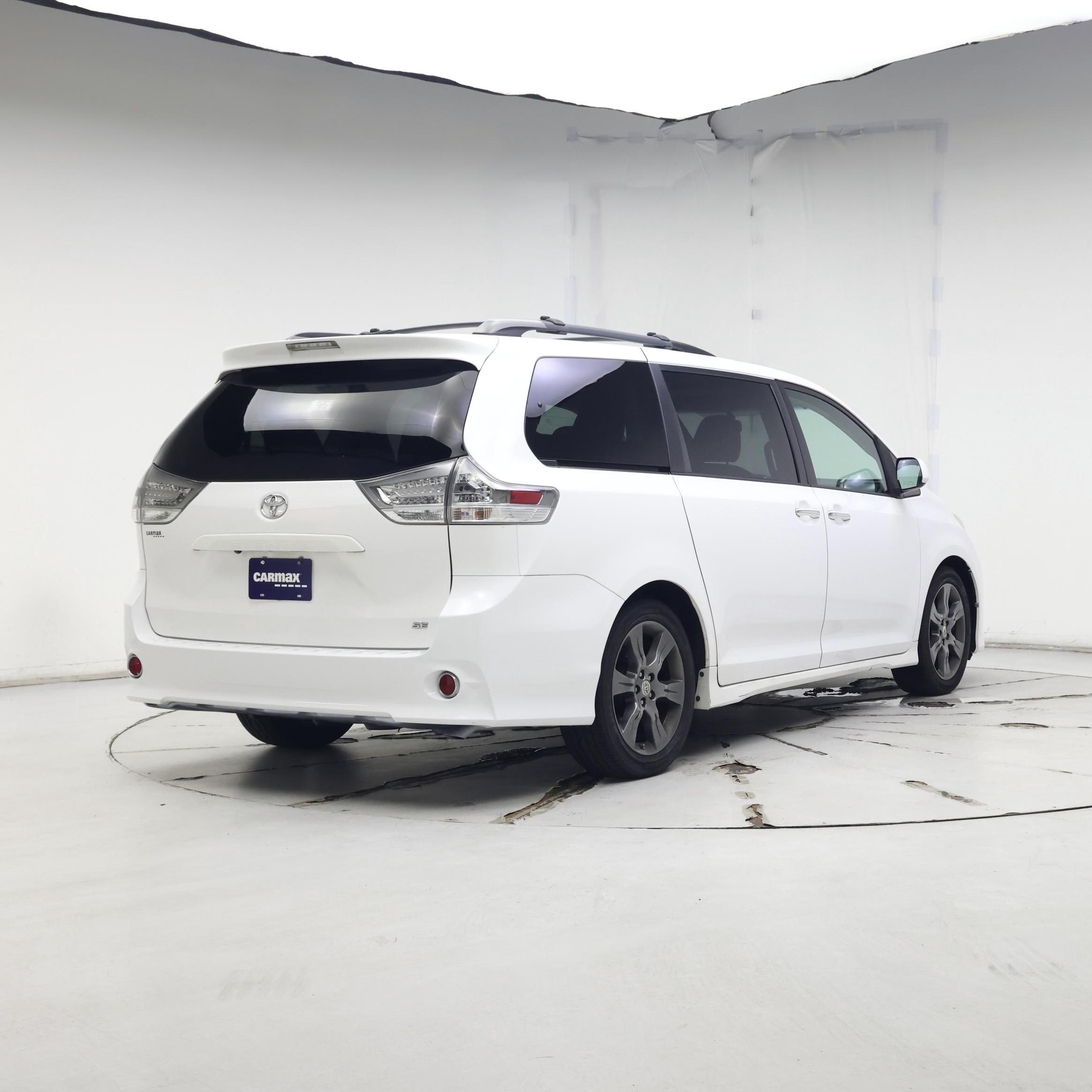 Thumbnail: 2016 Toyota Sienna - 8