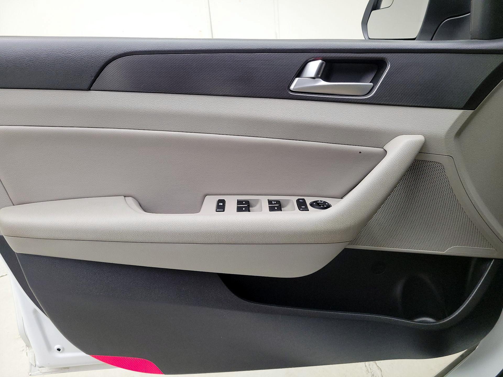 Thumbnail: 2016 Hyundai Sonata - 12