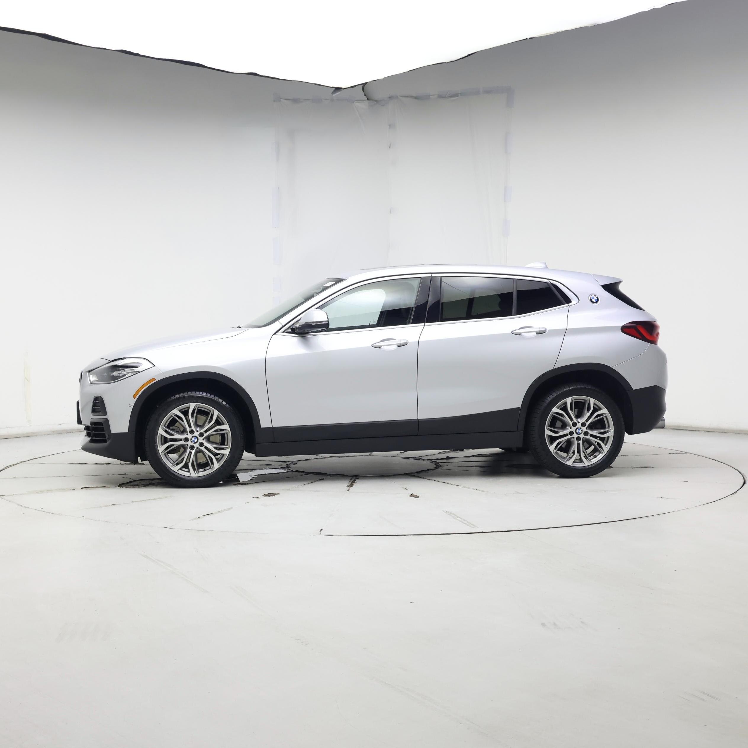 Thumbnail: 2021 BMW X2 - 3