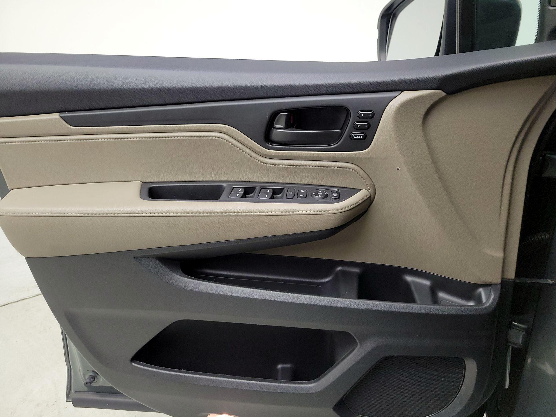 Thumbnail: 2019 Honda Odyssey - 12