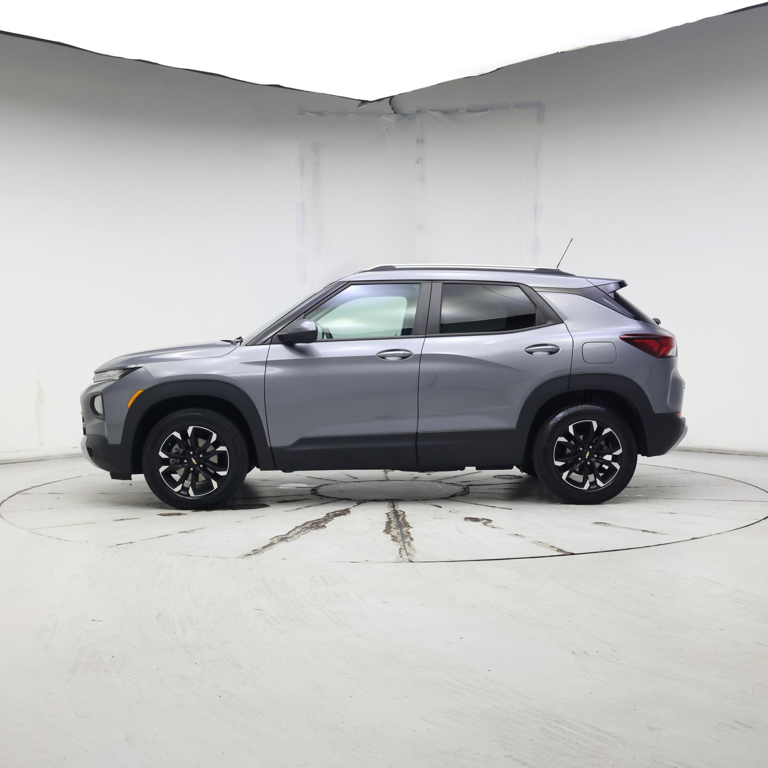 Thumbnail: 2021 Chevrolet TrailBlazer - 3
