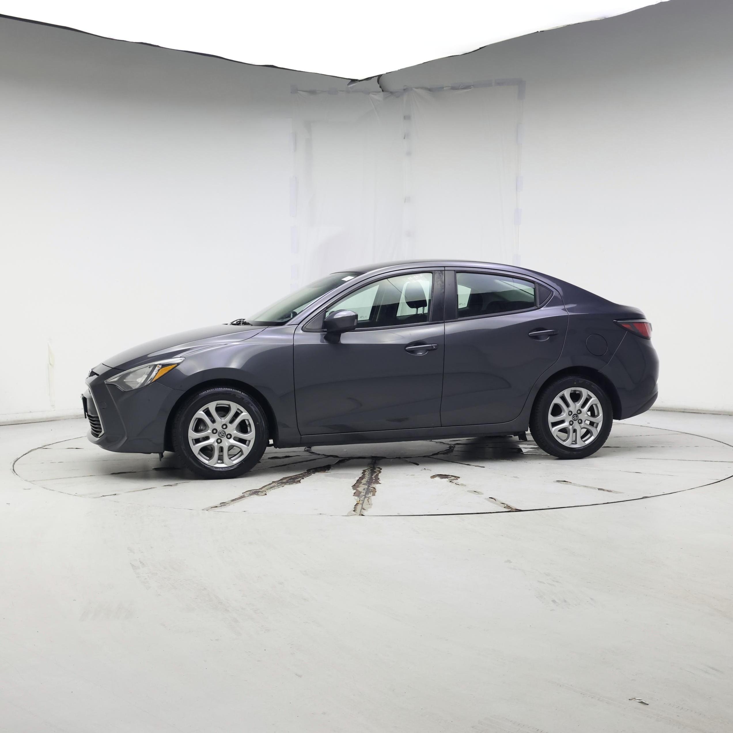 Thumbnail: 2017 Toyota Yaris iA - 3