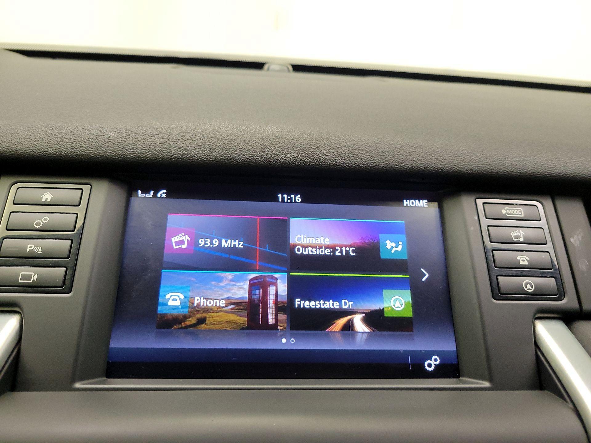 Thumbnail: 2018 Land Rover Discovery Sport - 15