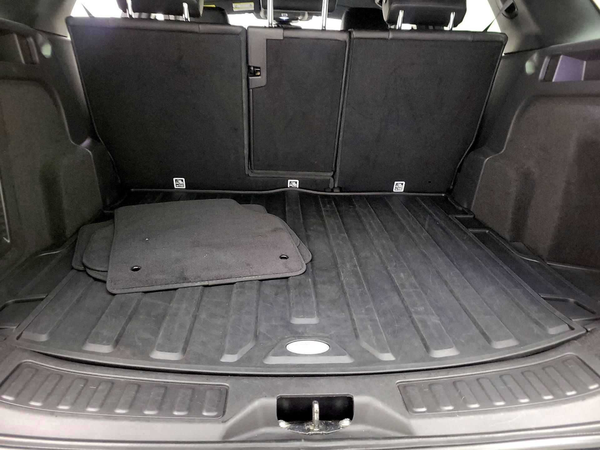 Thumbnail: 2018 Land Rover Discovery Sport - 20