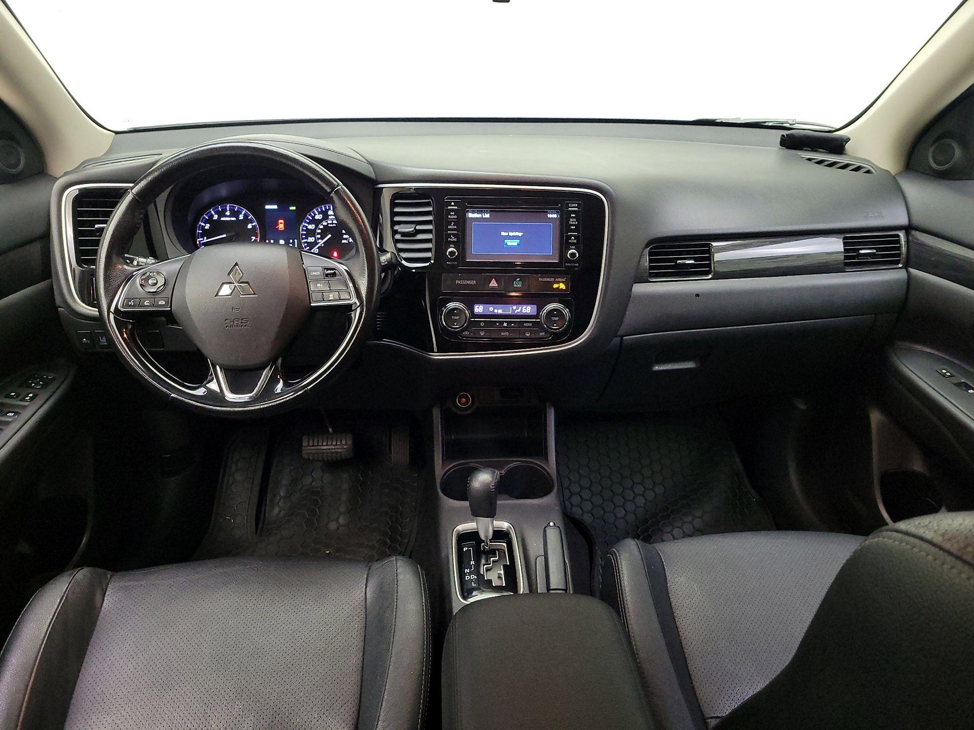 Thumbnail: 2016 Mitsubishi Outlander - 9