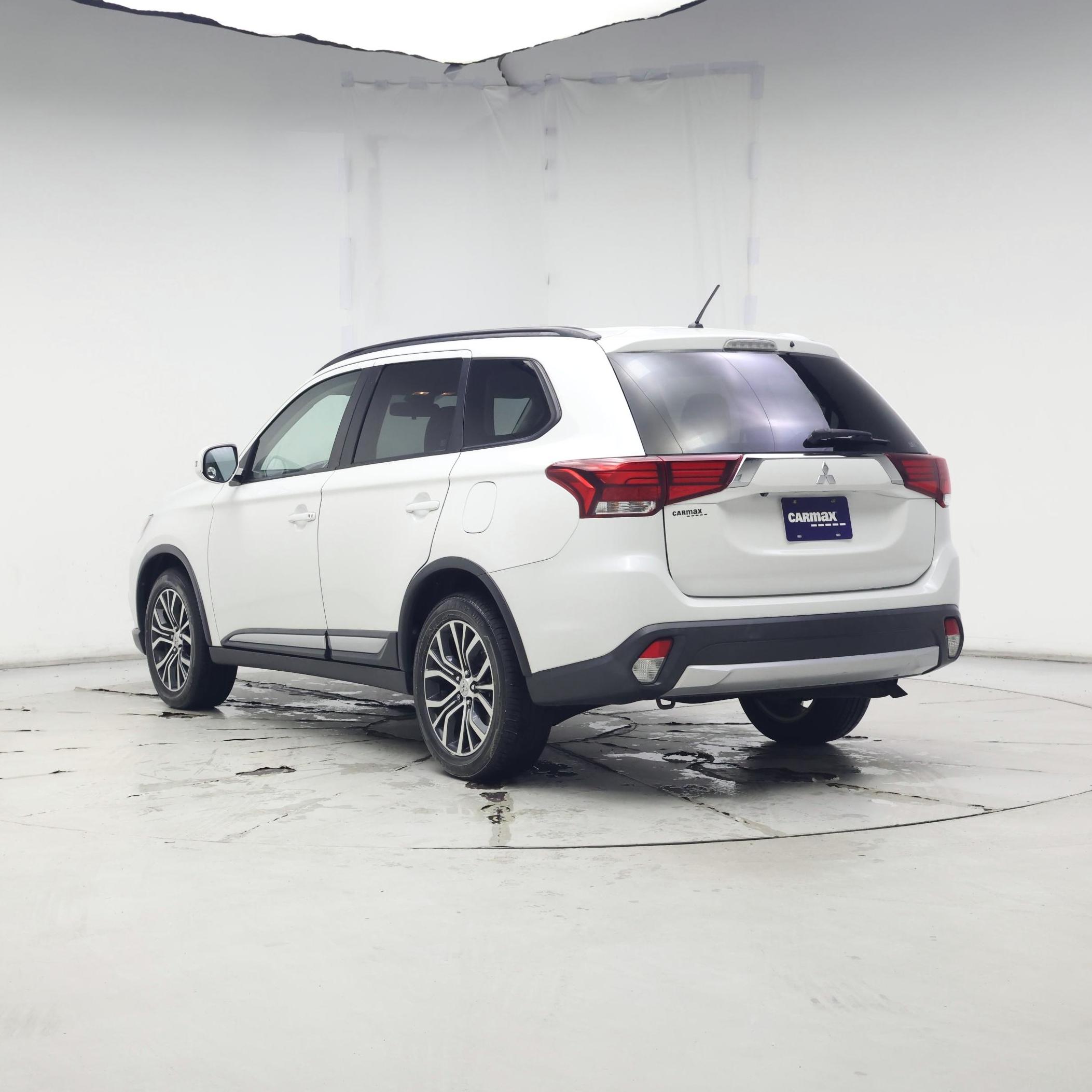 Thumbnail: 2016 Mitsubishi Outlander - 2
