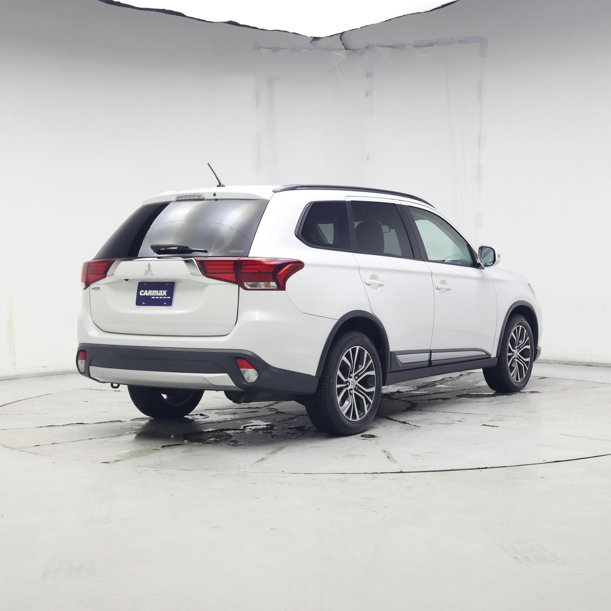Thumbnail: 2016 Mitsubishi Outlander - 8