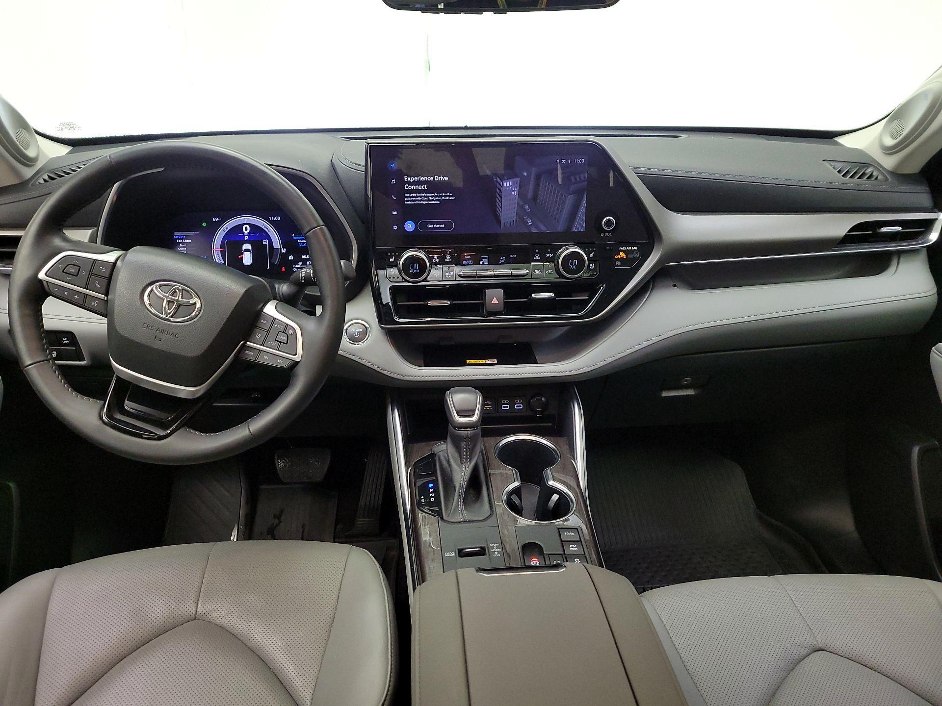 Thumbnail: 2023 Toyota Highlander - 9