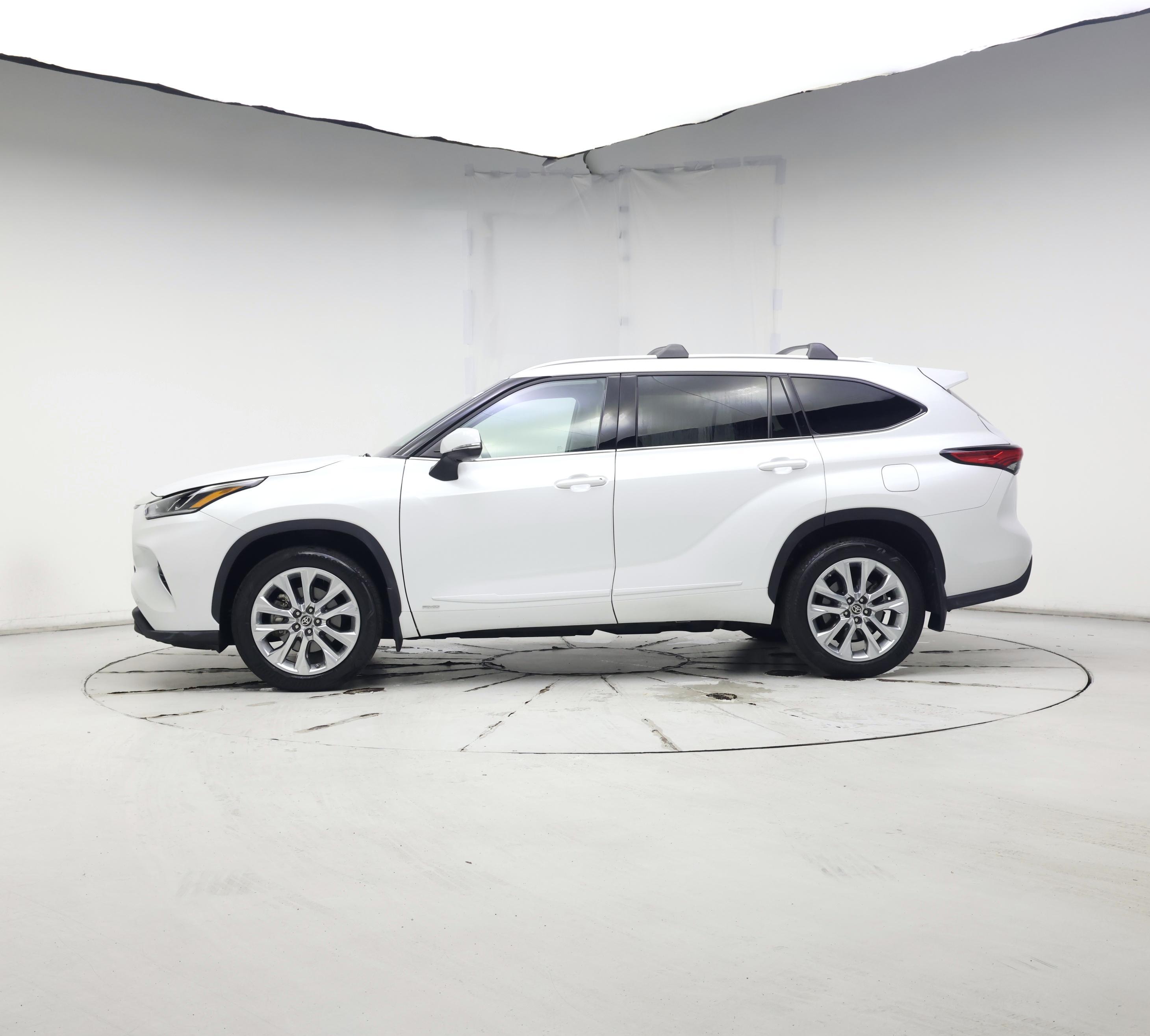 Thumbnail: 2023 Toyota Highlander - 3