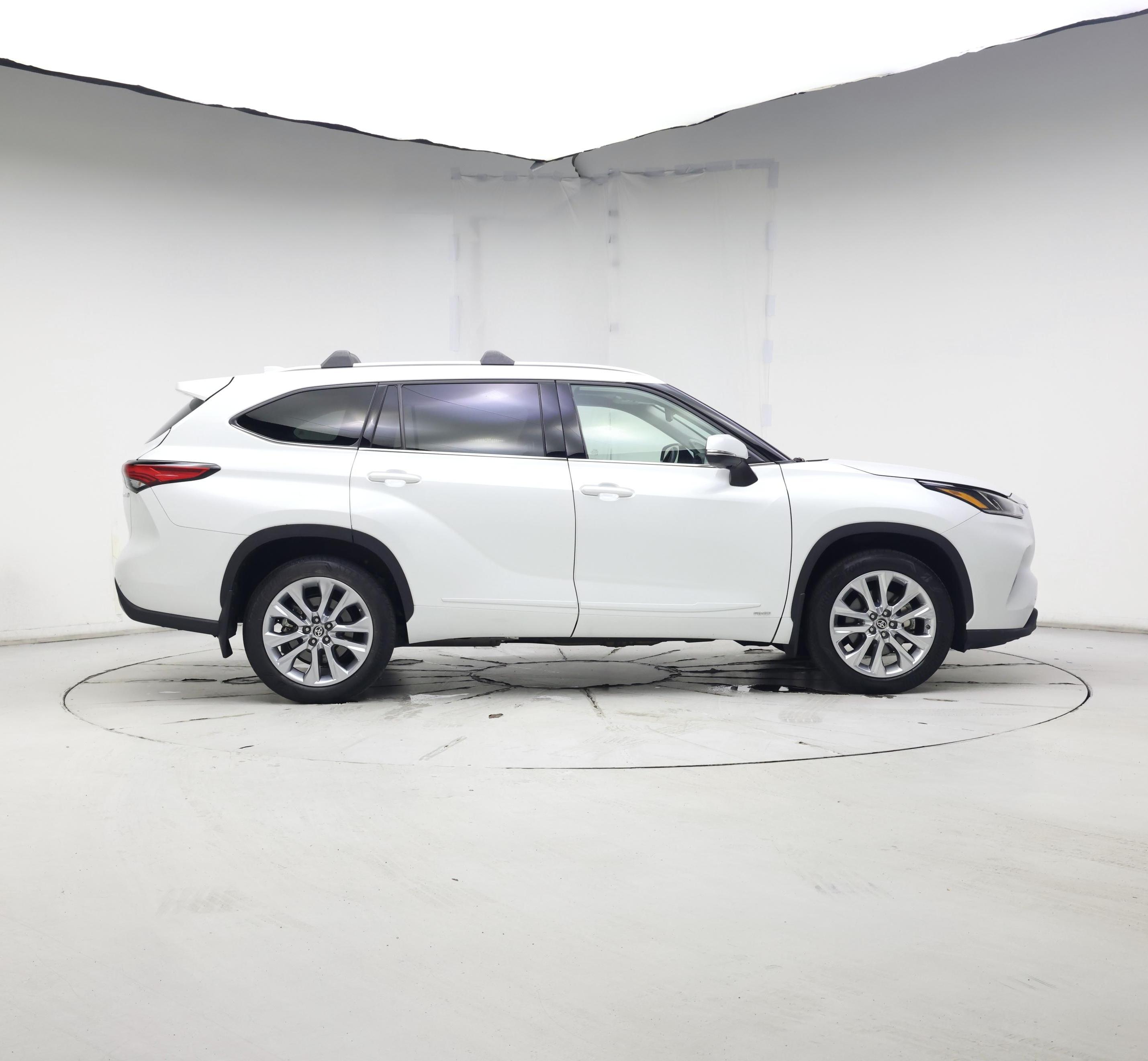 Thumbnail: 2023 Toyota Highlander - 7