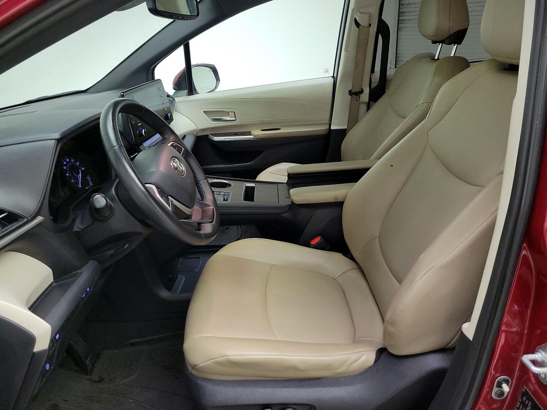 Thumbnail: 2021 Toyota Sienna - 11
