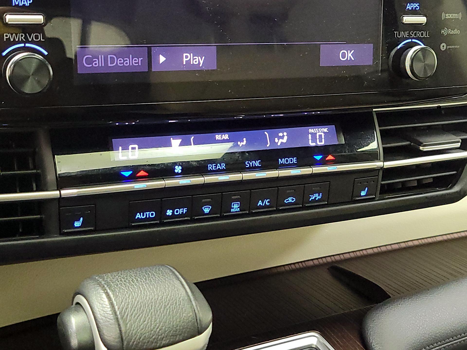 Thumbnail: 2021 Toyota Sienna - 16