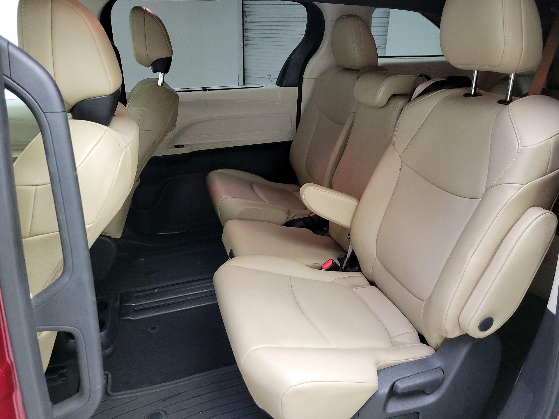 Thumbnail: 2021 Toyota Sienna - 20