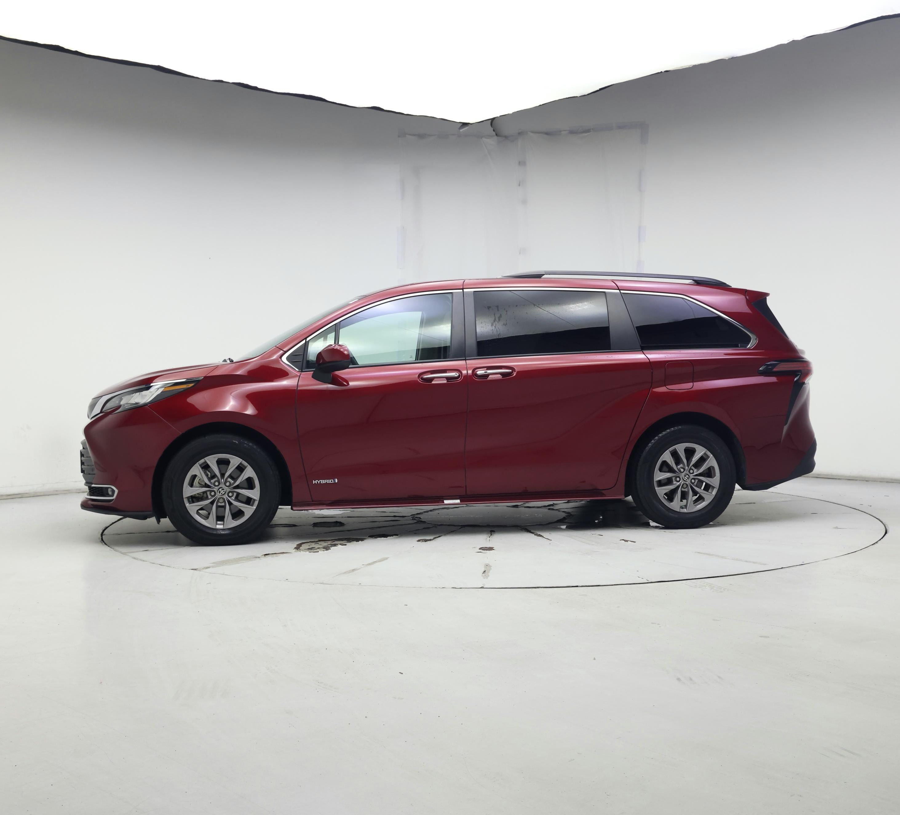 Thumbnail: 2021 Toyota Sienna - 3