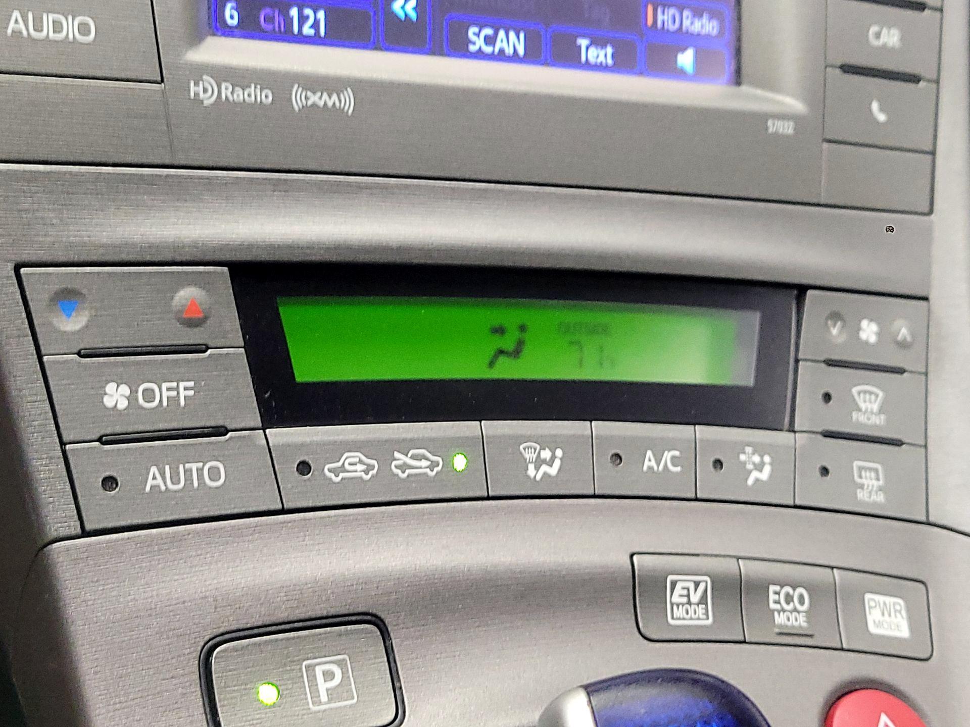 Thumbnail: 2014 Toyota Prius - 16