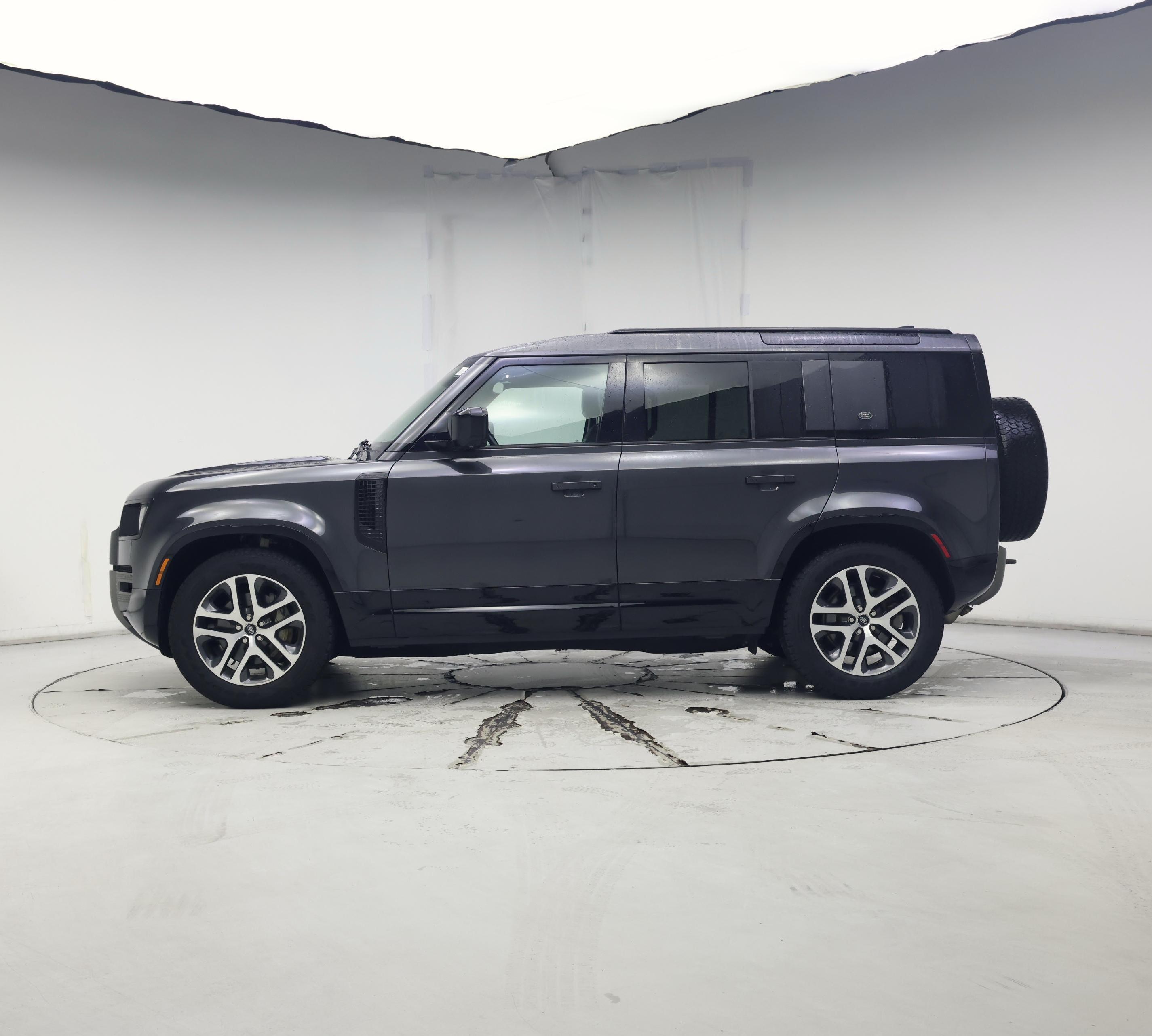 Thumbnail: 2022 Land Rover Defender - 3