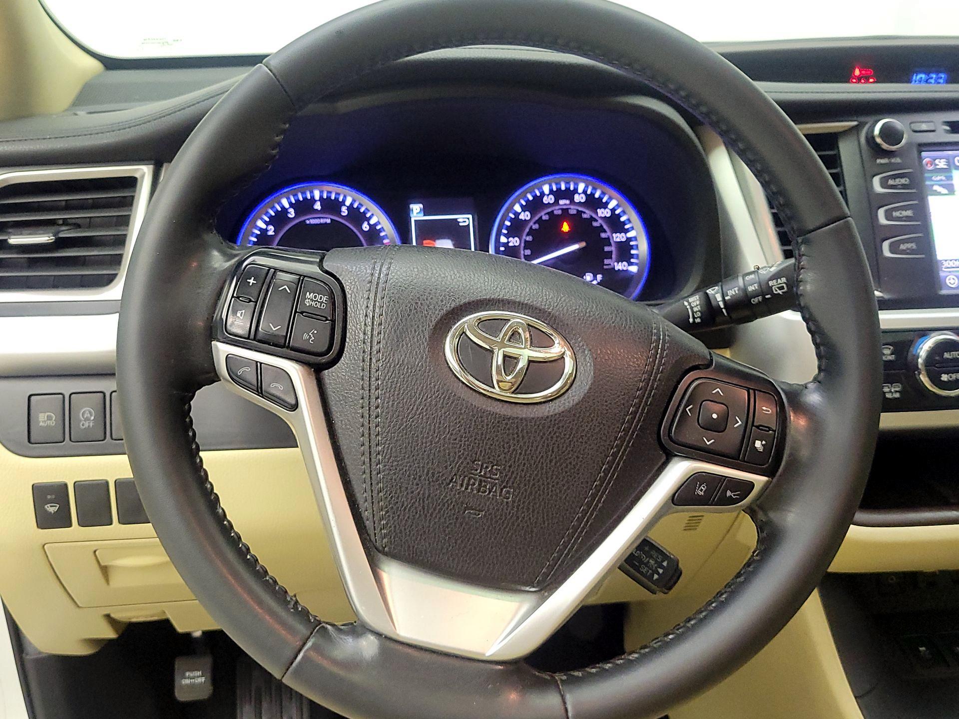 Thumbnail: 2019 Toyota Highlander - 10