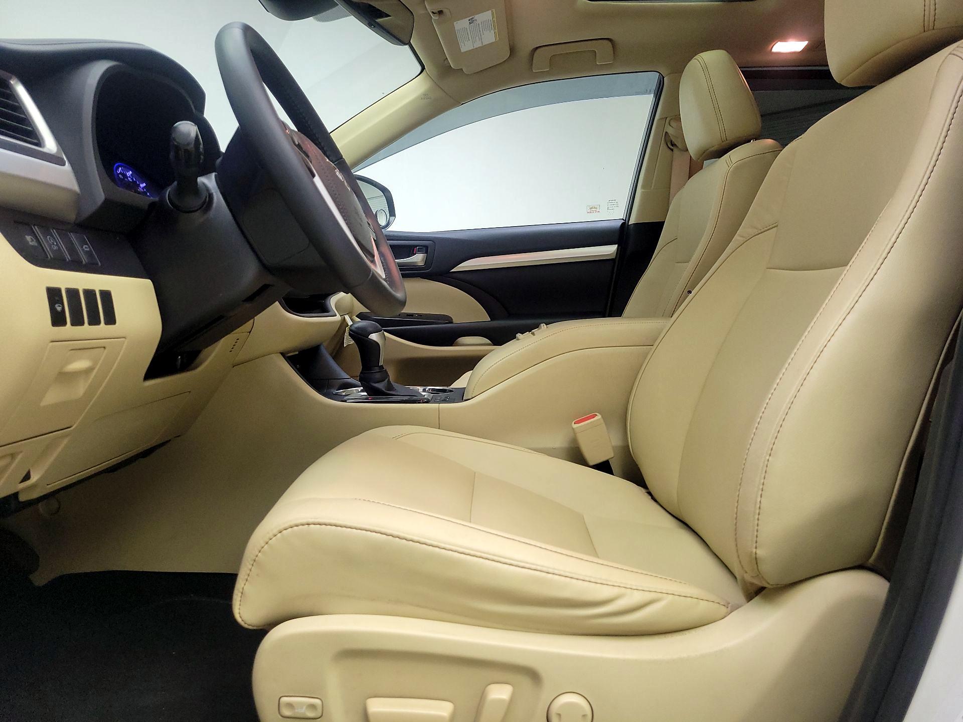 Thumbnail: 2019 Toyota Highlander - 11