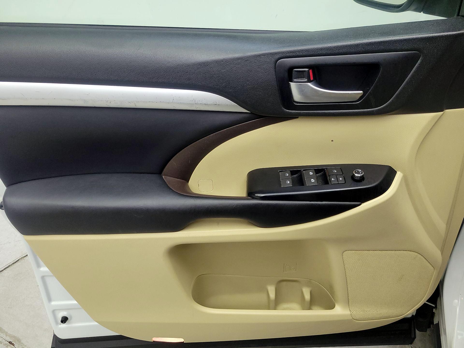 Thumbnail: 2019 Toyota Highlander - 12