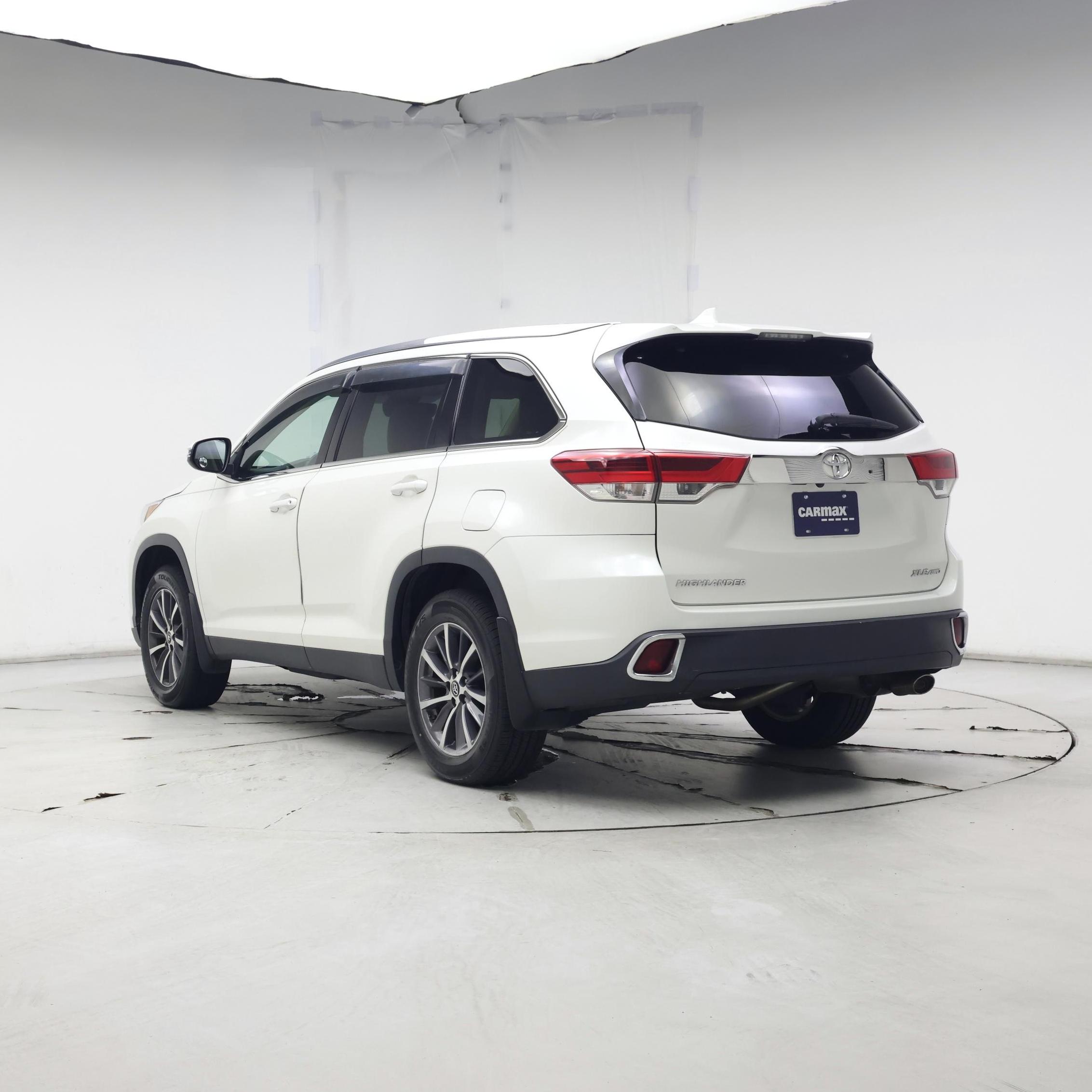 Thumbnail: 2019 Toyota Highlander - 2