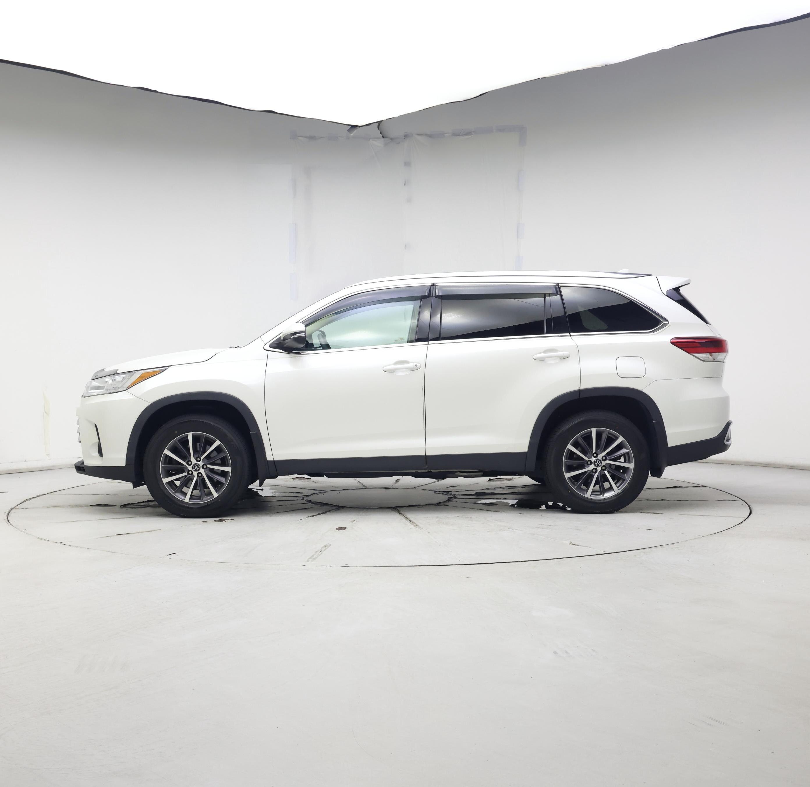 Thumbnail: 2019 Toyota Highlander - 3