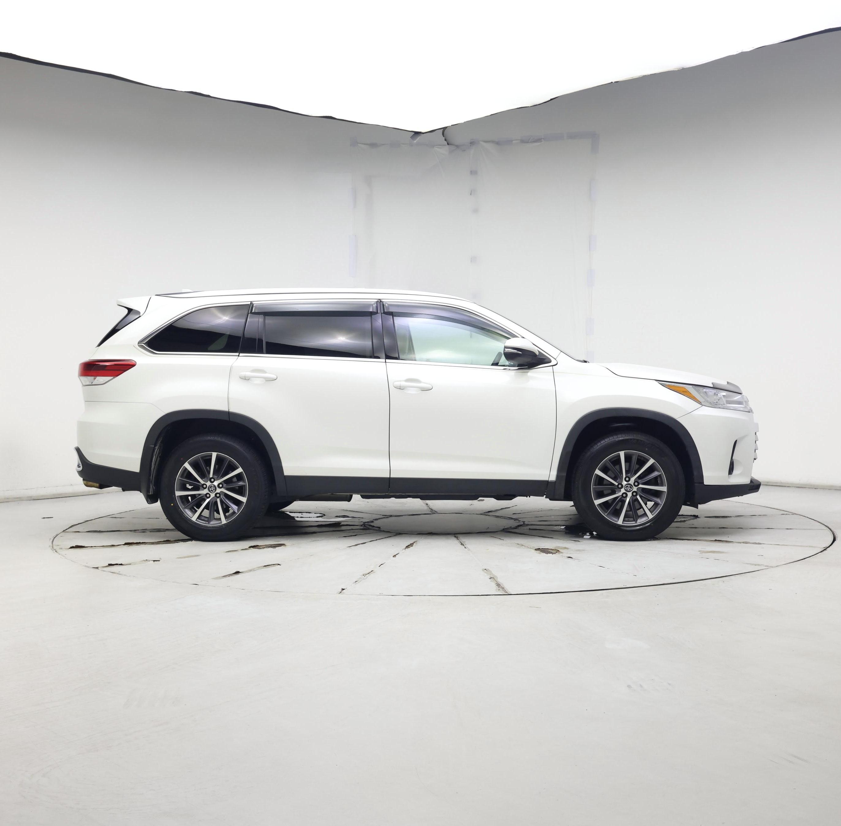 Thumbnail: 2019 Toyota Highlander - 7
