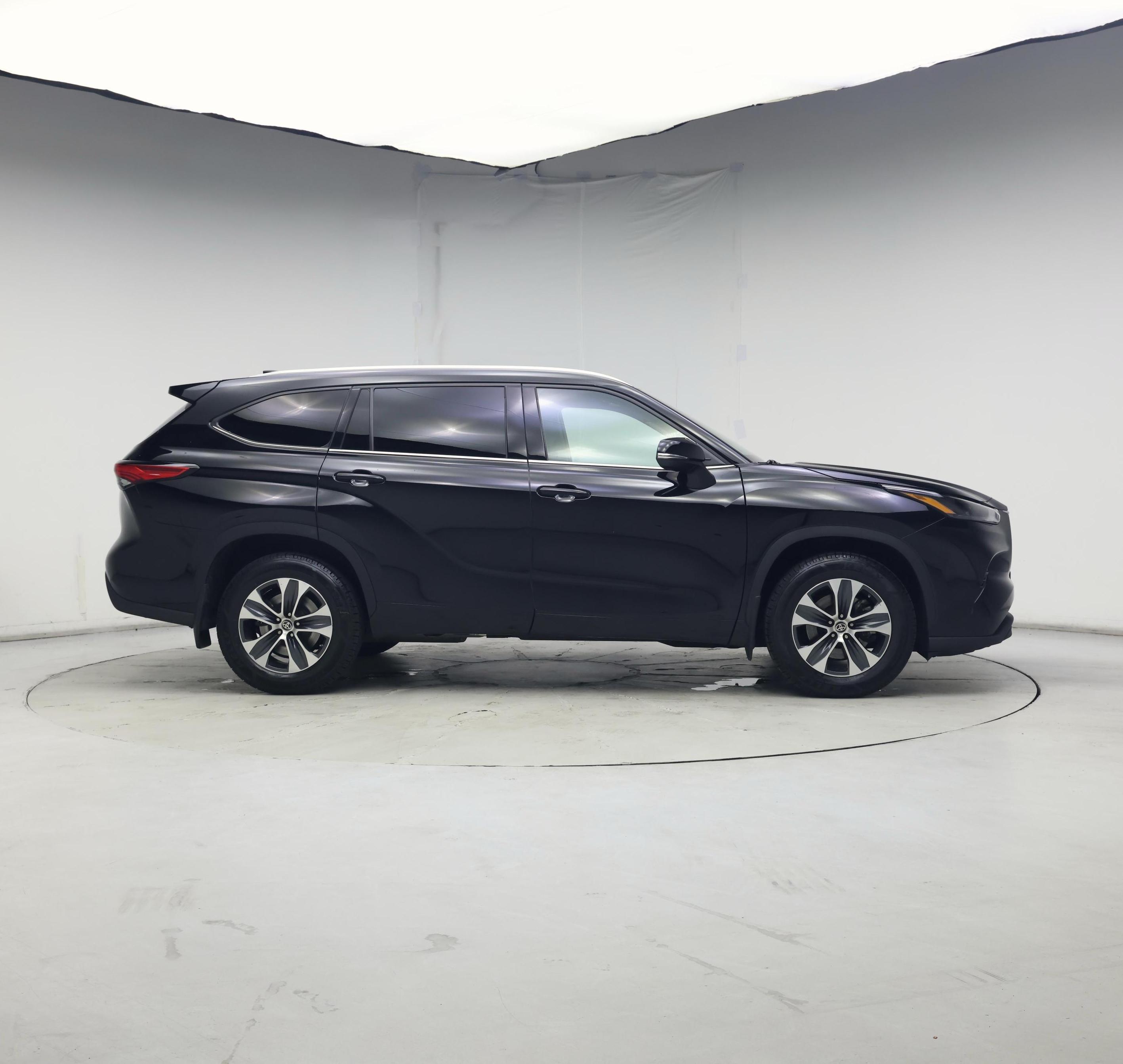 Thumbnail: 2022 Toyota Highlander - 7