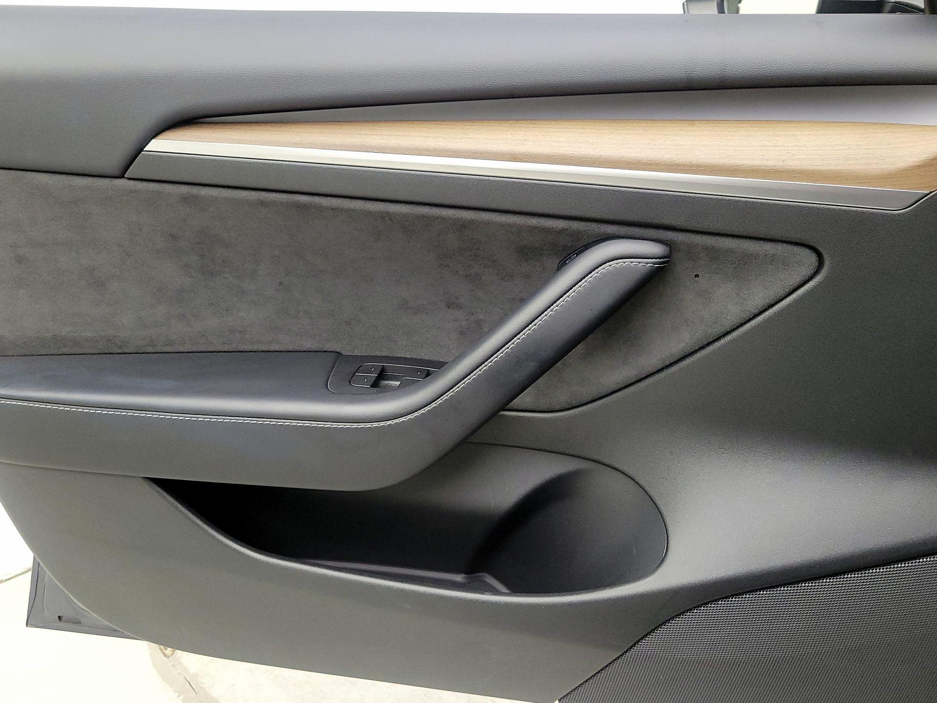 Thumbnail: 2021 Tesla Model 3 - 12