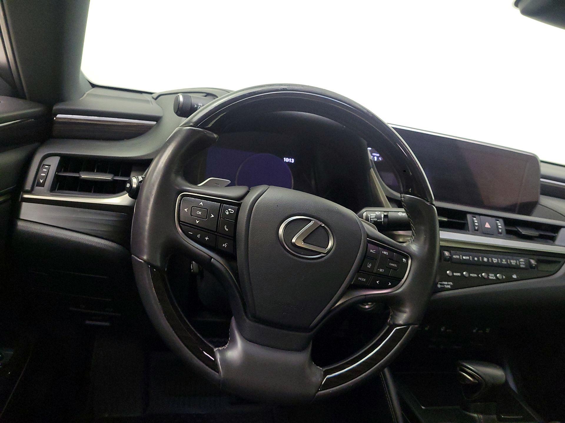 Thumbnail: 2019 Lexus ES - 10