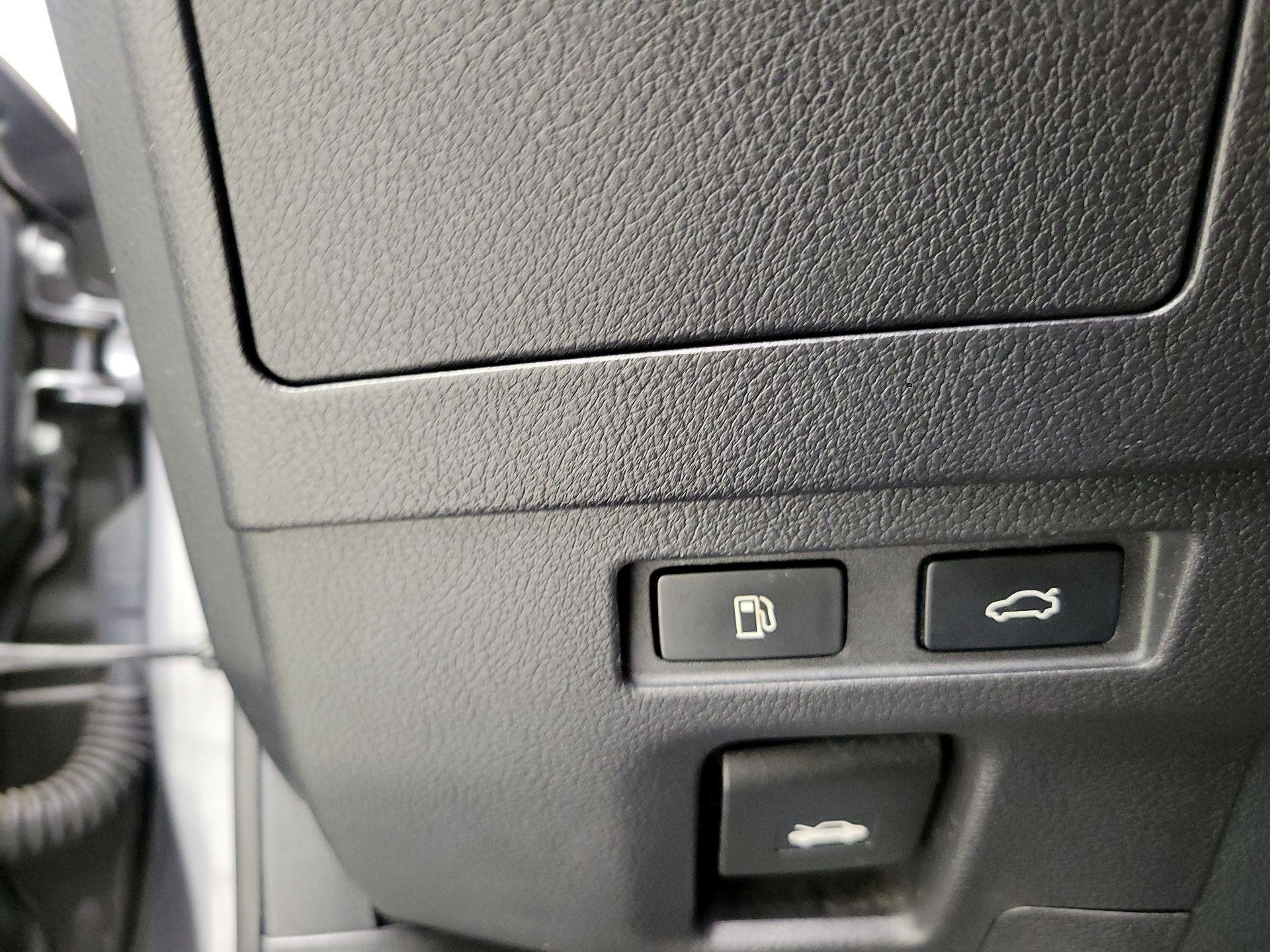 Thumbnail: 2019 Lexus ES - 13