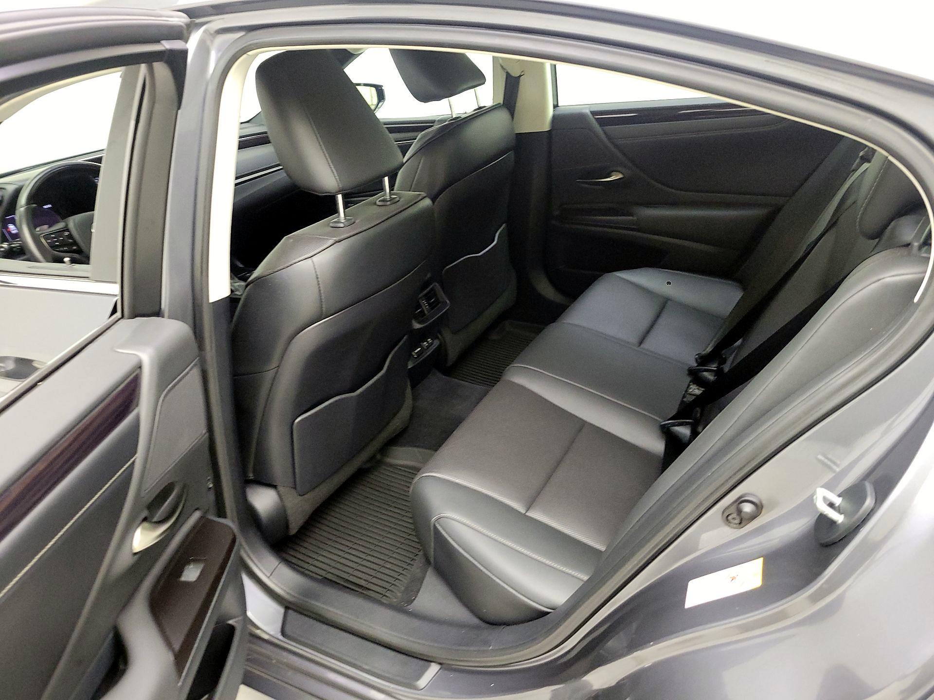Thumbnail: 2019 Lexus ES - 19