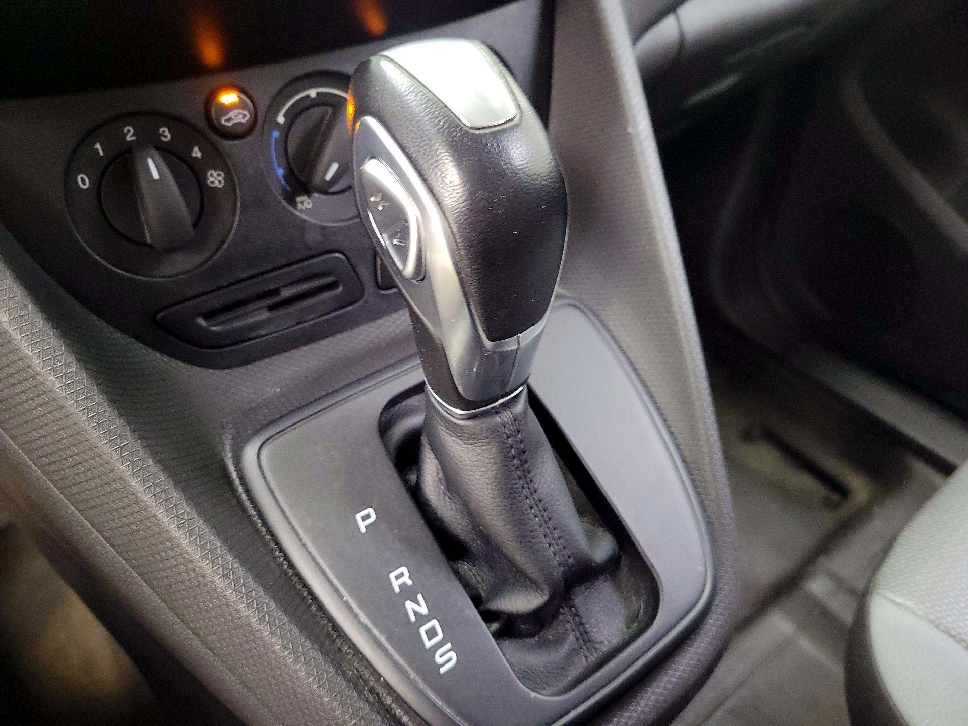 Thumbnail: 2016 Ford Transit Series - 16