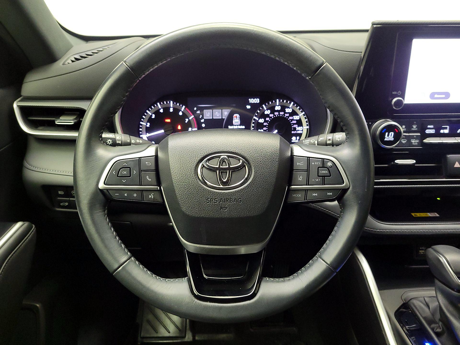 Thumbnail: 2023 Toyota Highlander - 10