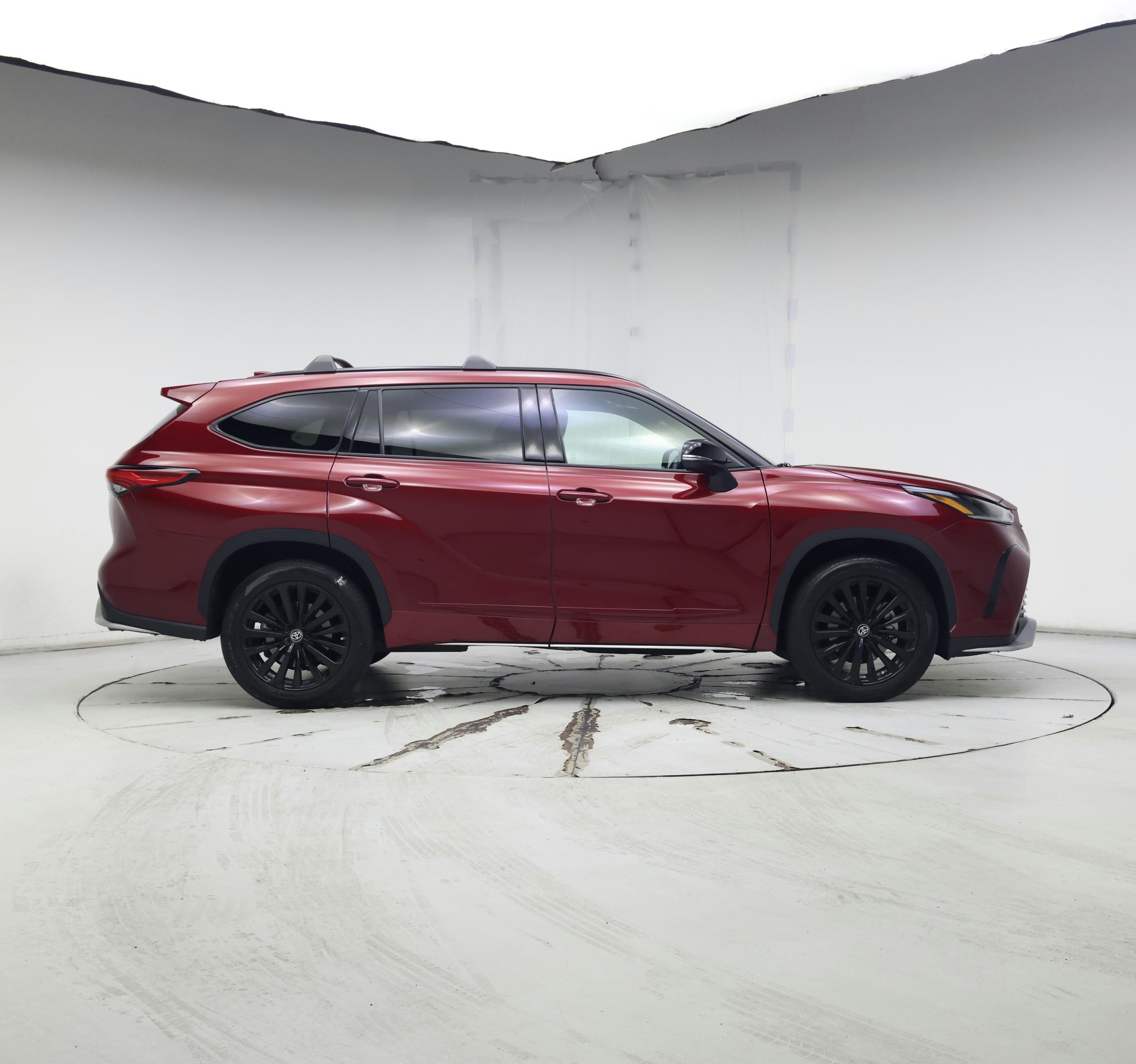 Thumbnail: 2023 Toyota Highlander - 7