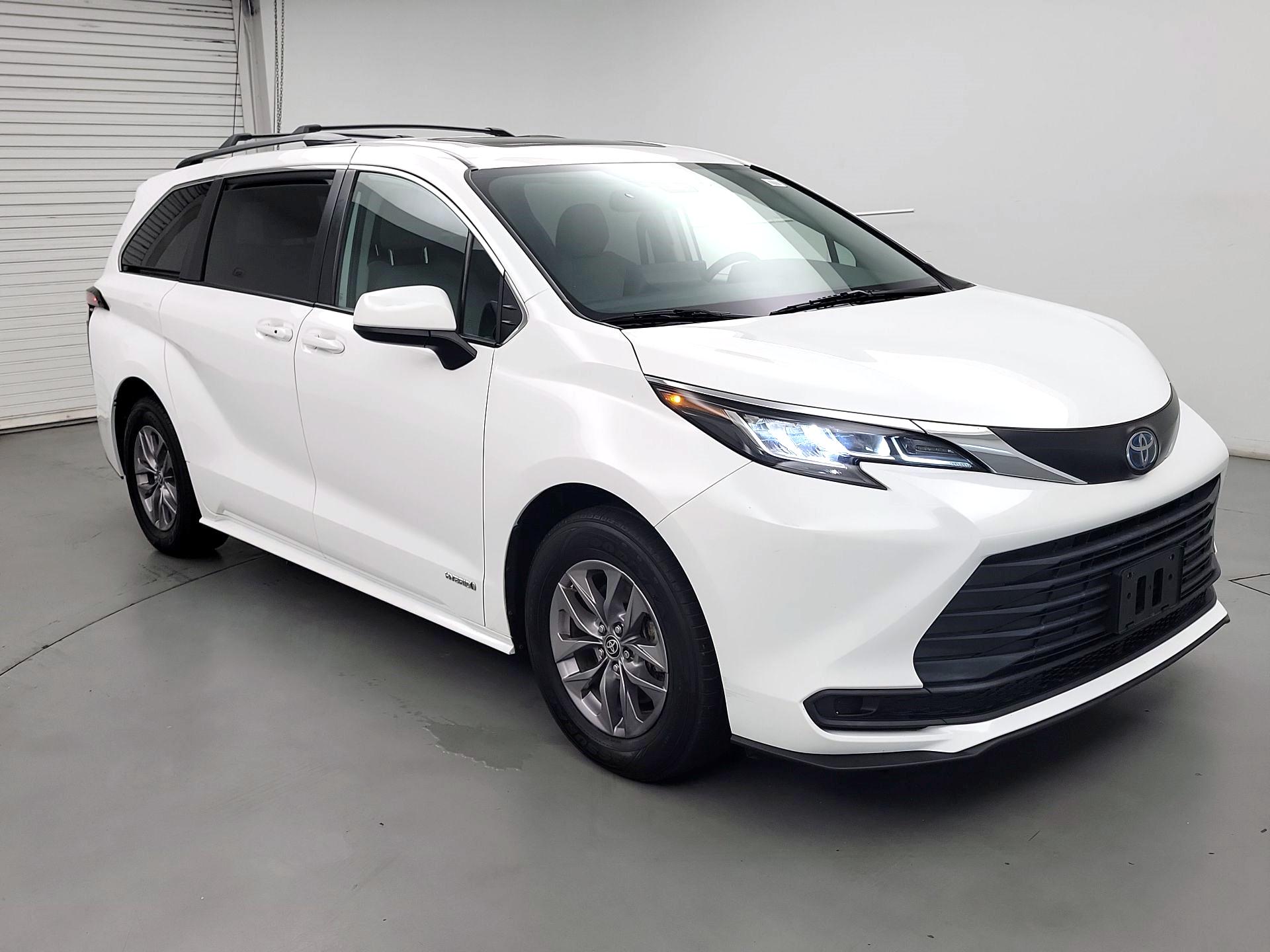 Thumbnail: 2021 Toyota Sienna - 1