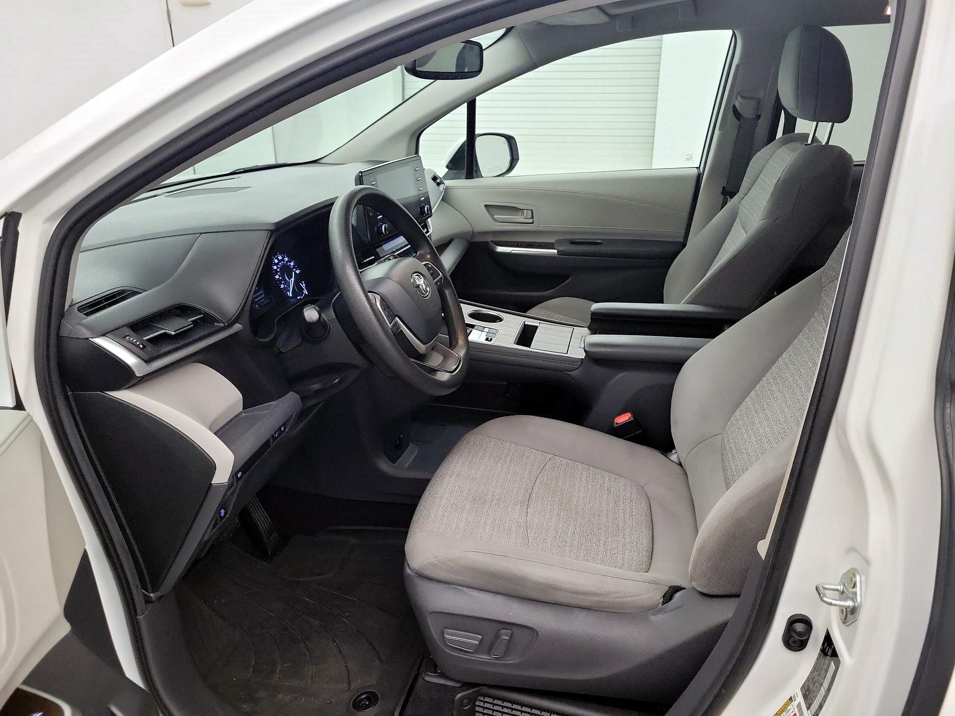 Thumbnail: 2021 Toyota Sienna - 9