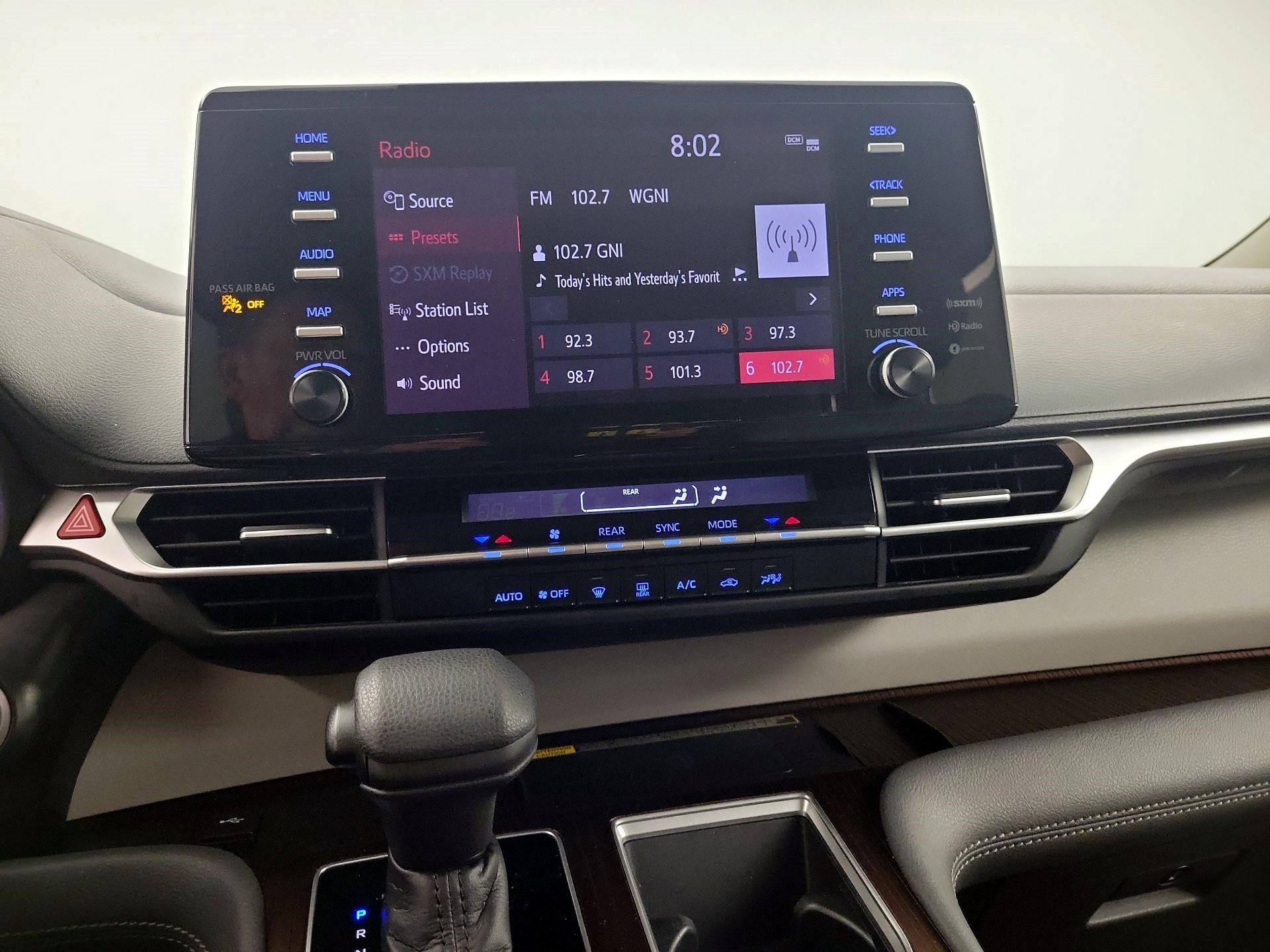 Thumbnail: 2021 Toyota Sienna - 12