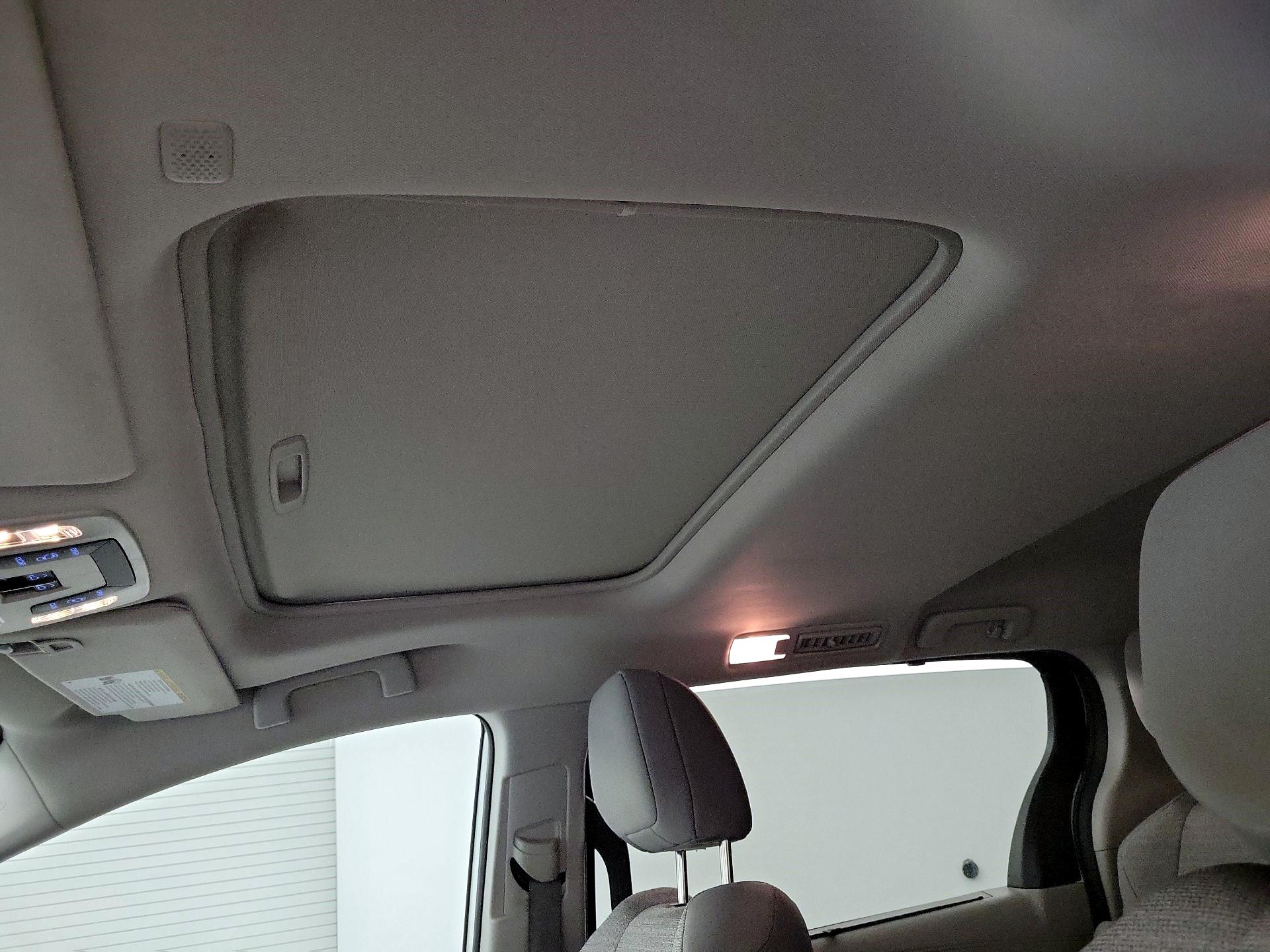 Thumbnail: 2021 Toyota Sienna - 16