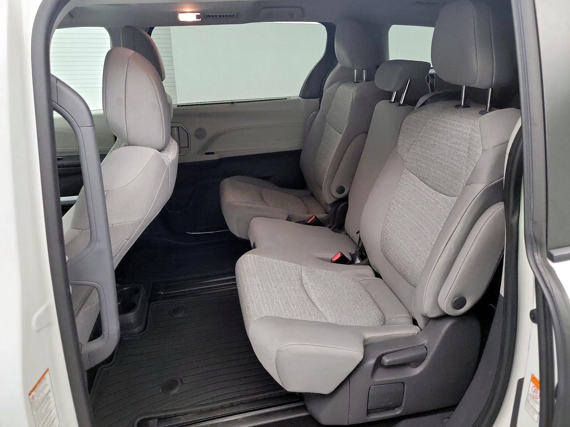 Thumbnail: 2021 Toyota Sienna - 17